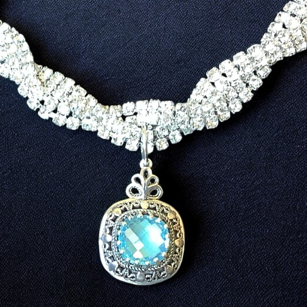 Elegant Silver Crystal Necklace with Sparkling Blue Faceted Pendant. NWT